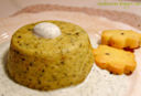 Budino salato di zucchine con fiori di mais e salsa alla menta