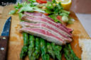 Ricetta tagliata di tonno su letto di asparagi