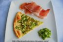 Pizza con asparagi e nocciole.