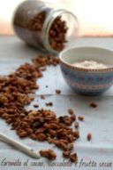 Granola al cacao, cioccolato e frutta secca