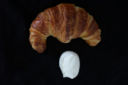 Croissant con siero di bufala, mozzarella di bufala e alici