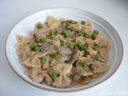 Farfalle ai piselli e salsa alle noci e funghi