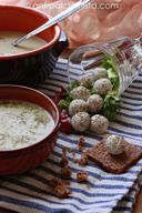 Vellutata di Lattuga con Polpettine di Pane Integrale