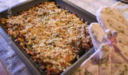 Crumble di Salmone con porri e zucchine
