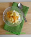 Dessert allo Yogurt Greco con Banane e Pesche