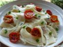 Pappardelle con yogurt, scalogno e pomodori