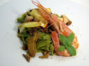 Tagliatelle verdi con funghi pesce spada e gamberoni