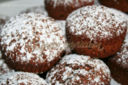 Muffin cacao e banana con pezzi di cioccolato
