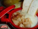 Vellutata di indivia belga al parmigiano con pere speziate e crostini