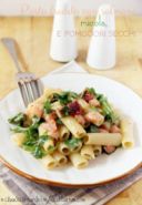 Pasta fredda con salmone, rucola e pomodori secchi