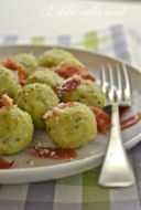 Intermezzi salati: Gnocchi di ricotta e zucchine con burro e speck