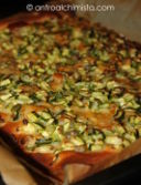 Pizza Bianca con Provola, Zucchine, Cipolle e Scaglie di Parmigiano