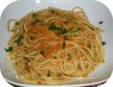 Spaghetti con alici in salsa piccante e bottarga