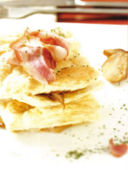 Sfogliatina ai porcini e pancetta all'aglio