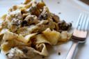 Pappardelle panna, funghi e nocciole