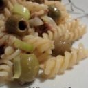 FUSILLI TONNO OLIVE E CAPPERI