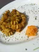 Cavatappi al pesto giallo