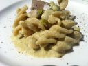 Fusilloni kamut con fave e funghi