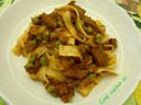 Tagliatelle spezzatino e piselli, ricetta primi piatti