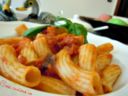 Rigatoni pomodoro, basilico e speck, ricetta primi piatti