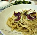 Spaghetti noci e radicchio tardivo in salsa crudaiola