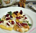 Crostini di polenta ai formaggi e radicchio tardivo