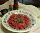 Gnocchi di rapa rossa, burro fuso salvia e semi di papavero