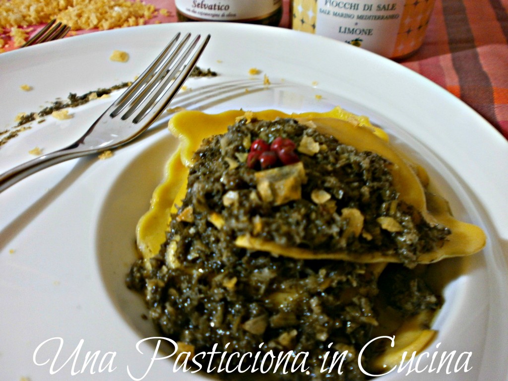 Ravioli ai funghi con pesto di finocchietto selvatico