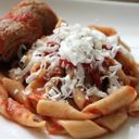 Pasta fresca fatta in casa con braciole al sugo