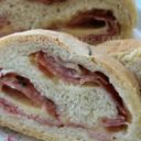 Pan focaccia ripiena di salame e formaggio