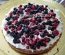 Sponge cake con chantilly e frutti di bosco