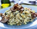 Tagliatelle con crema di ricotta e melanzane