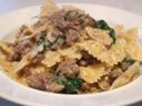 Farfalle con ragù di salsiccia