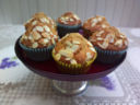 Spiced muffins with almonds and cream