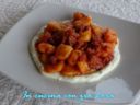 Gnocchi con ragù di salsiccia e ricotta