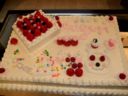 Torta auguri: panna e fragole