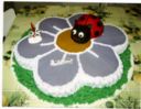 Torta compleanno: fiore con coccinella