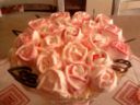 Mousse di fragole con bouquet di rose