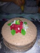 Torta decorata con fiori