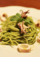 pesto di rucola e basilico, limone e calamari