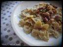 Farfalle alla crema di noci con speck croccante