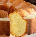 Dolci per la colazione, il ciambellone glassato alla ricotta