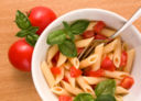 Ricette primi piatti, le penne pomodorini e pecorino