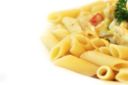 Ricette primi piatti estivi: Penne al pollo e verdure