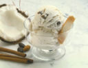 Ricette dolci estivi, gelato al cocco con mandorle