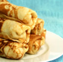 Le crepes salate con la ricotta, piselli e speck