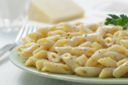 Pasta ai formaggi e frutta secca
