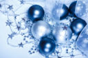 Decorazioni per la tavola a Natale, quando l’argento incontra il blu