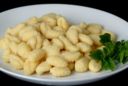Gnocchi di patate con zucchine e pomodorini, un primo piatto leggero e gustoso