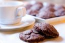 Biscotti crackle top al cioccolato, una dolcezza perfetta per grandi e piccini